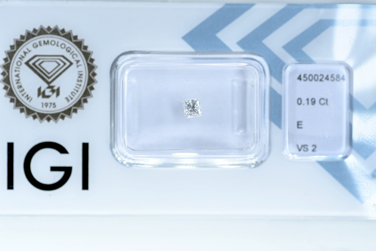 Diament na pierścionek zaręczynowy 0,19ct VS2 E IGI