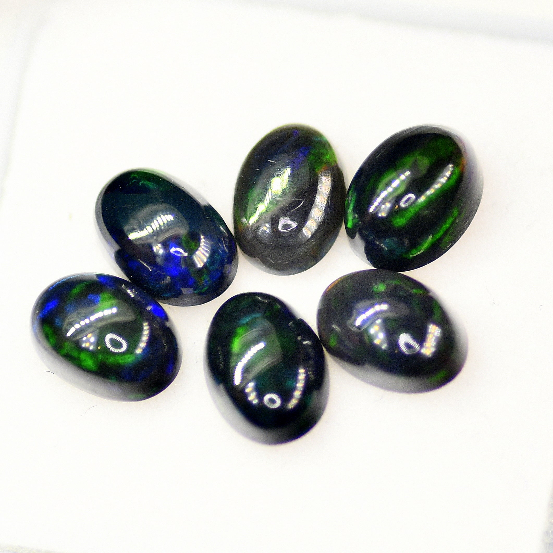 Opal czarny kamień do produkcji biżuterii masowej owalny 5×4 – 7×5 mm
