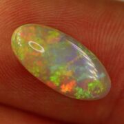 Etiopski opal 2,26 ct kaboszon na pierścionek