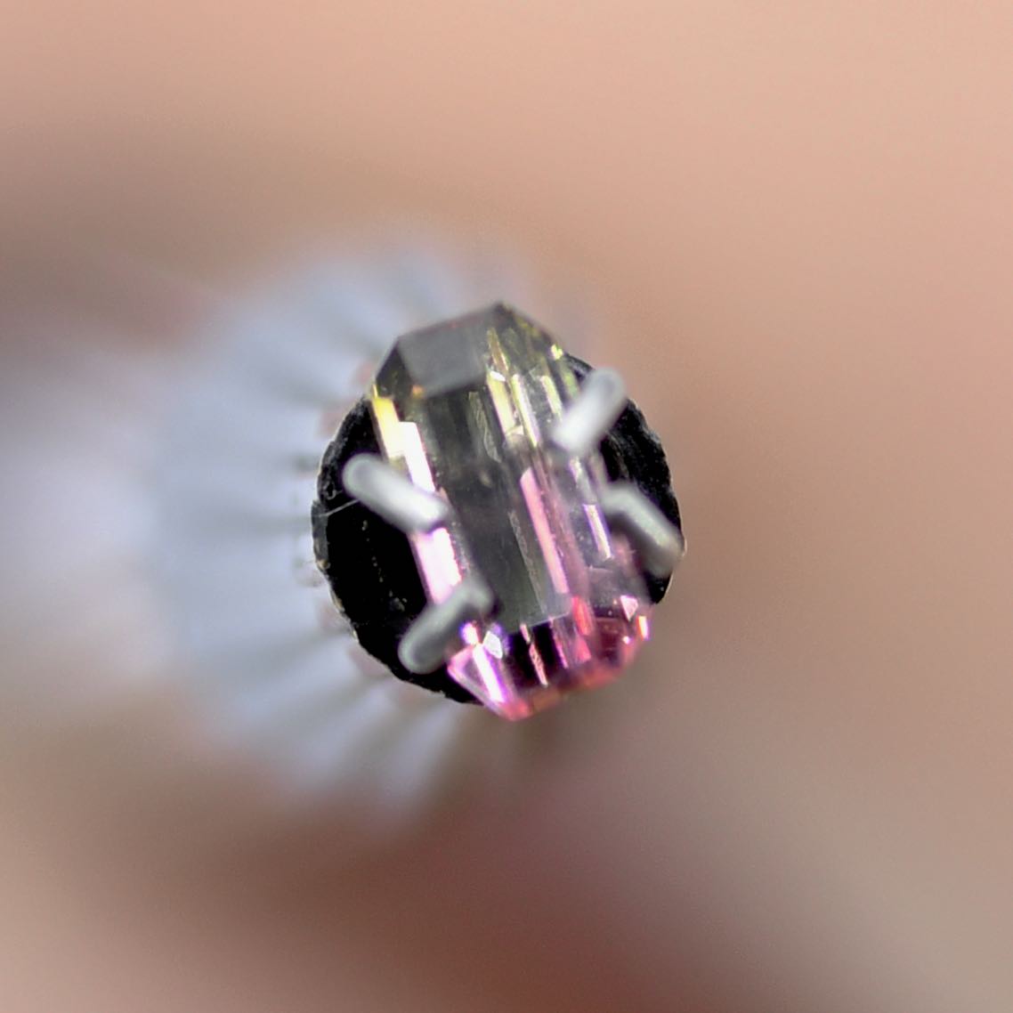 Turmalin dwubarwny 4,8×2,5 mm na pierścionek