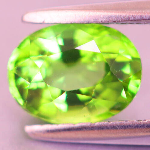 Demantoid granat rzadki kamień szlachetny