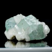 Apofyllit minerał – kryształ, okaz kolekcjonerski