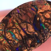 Australijski boulder opal 5,02ct na pierścionek rocznicowy