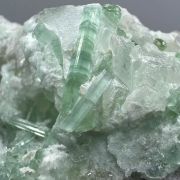 Turmalin minerał – kryształ, okaz kolekcjonerski