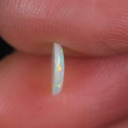 Australijski opal 0,33ct na okolicznościowy pierścionek