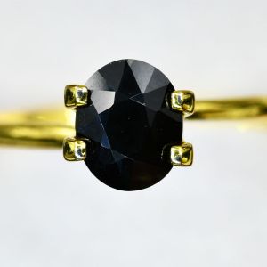 Szafir czarny kamień szlachetny 1.37ct na pierścionek