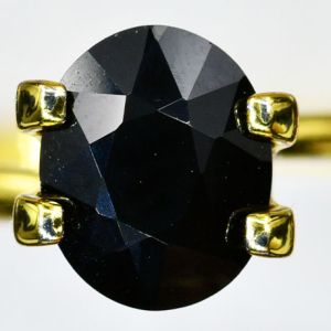 Szafir czarny kamień szlachetny 1.37ct na pierścionek