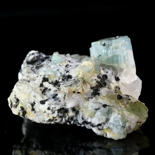Akwamaryn z turmalinem minerał okaz kolekcjonerski