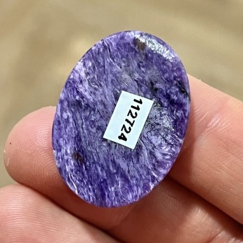 Czaroit kaboszon kamień do oprawy