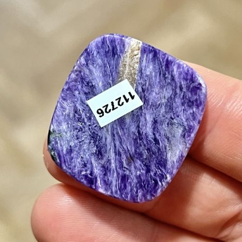 Czaroit kaboszon kamień do oprawy 31 x 28 mm