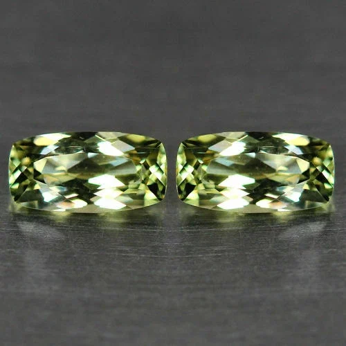 Zultanit kamień szlachetny na pierścionek 8.5 x 4.2 mm para