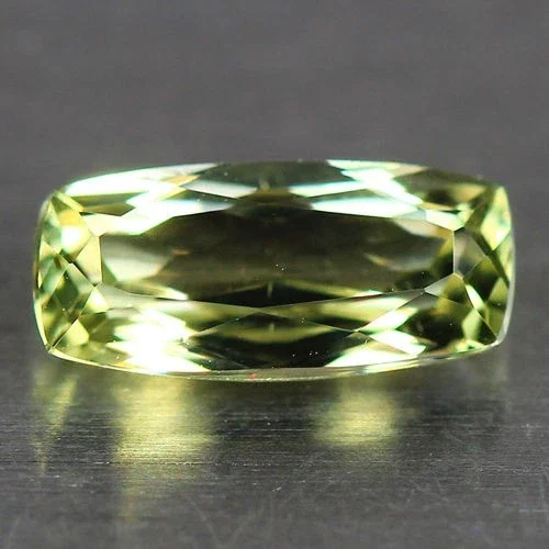 Zultanit kamień szlachetny na pierścionek 8.5 x 4.5 mm