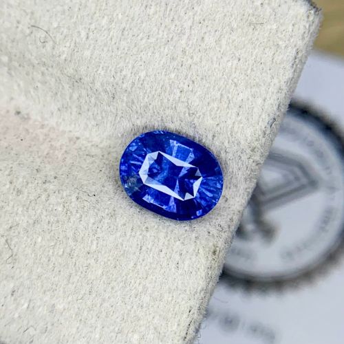 Szafir kamień szlachetny na pierścionek 8x6mm 1,82ct certyfikat IGI